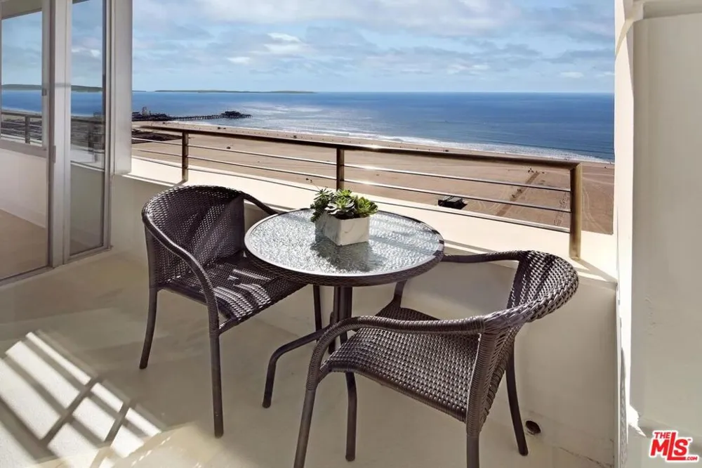 1221 W OCEAN AVENUE #808 Santa Monica, CA 90401