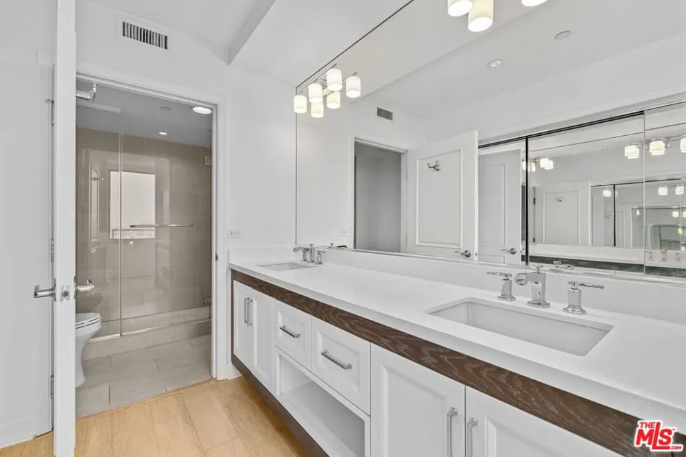 1221 W OCEAN AVENUE #808 Santa Monica, CA 90401