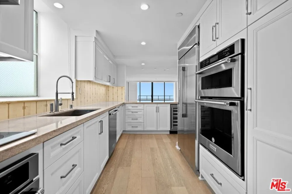1221 W OCEAN AVENUE #808 Santa Monica, CA 90401