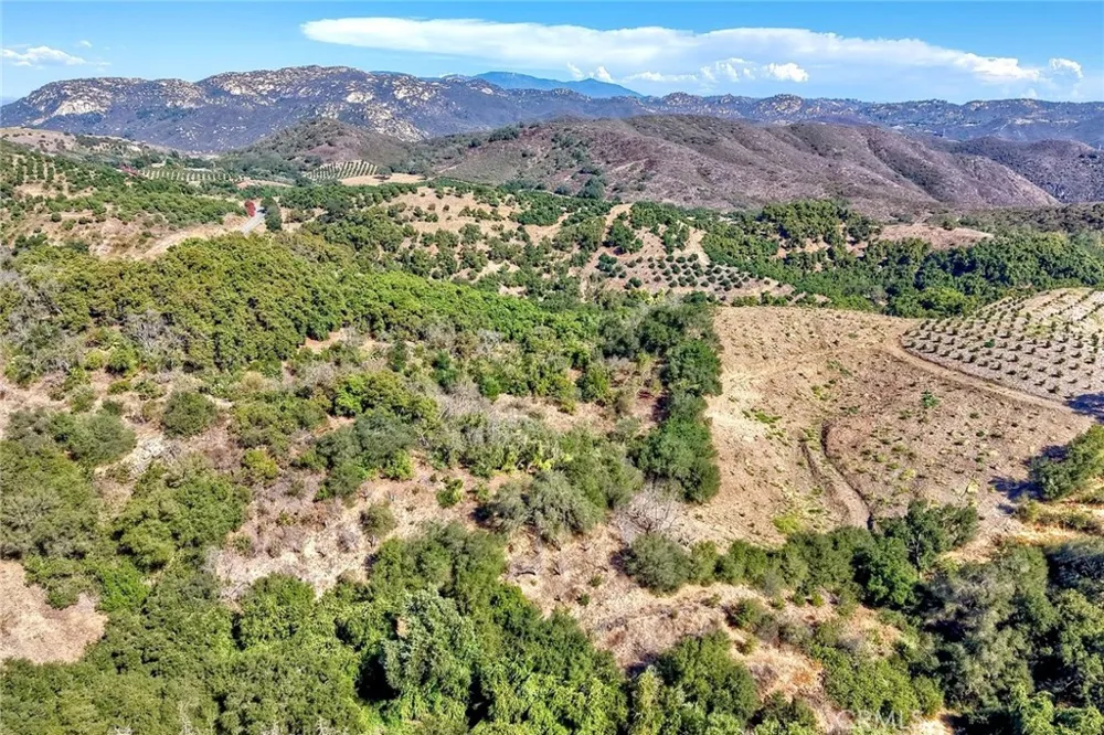 Via De Los Robles Temecula, CA 92590