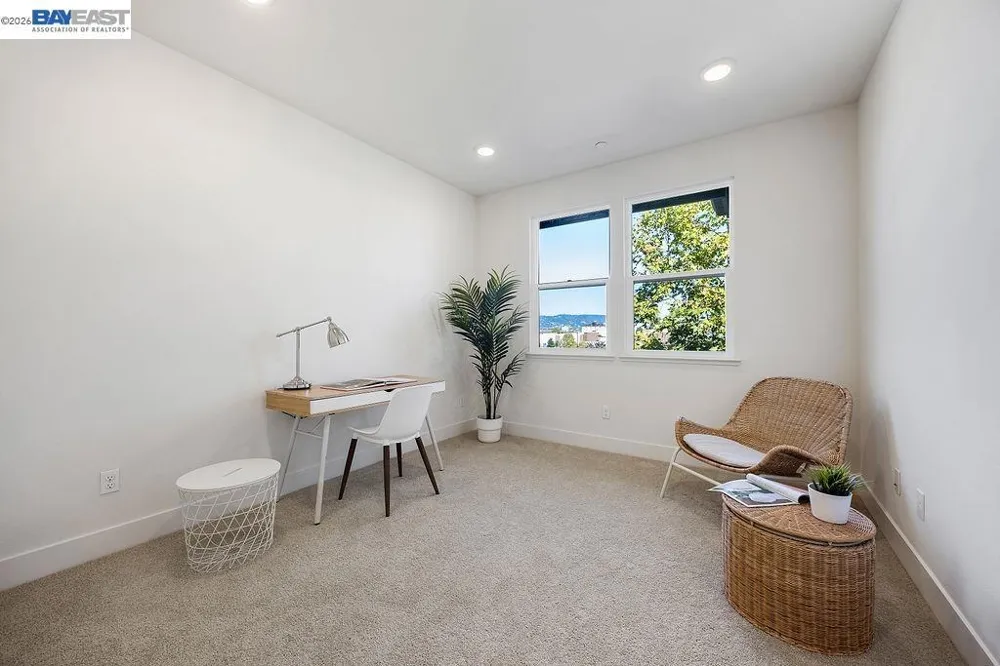 2729 5Th St Alameda, CA 94501