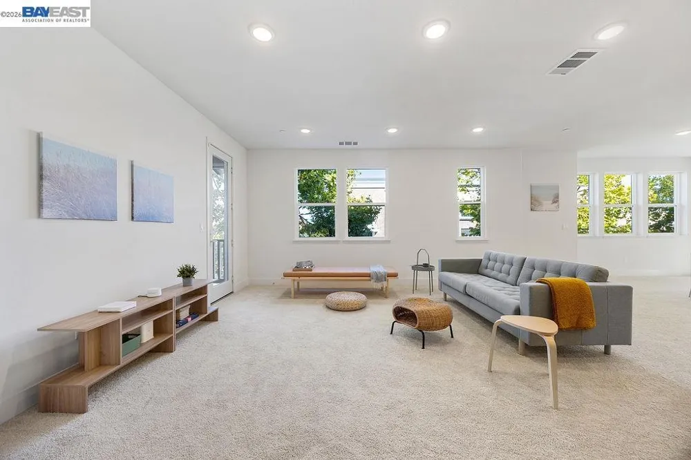 2729 5Th St Alameda, CA 94501