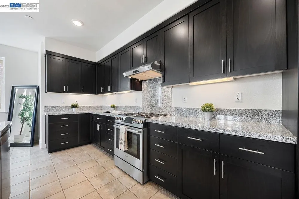 2729 5Th St Alameda, CA 94501
