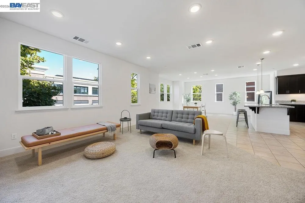 2729 5Th St Alameda, CA 94501
