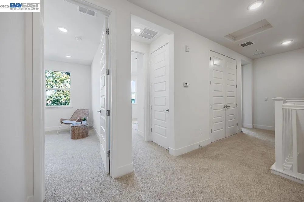 2729 5Th St Alameda, CA 94501