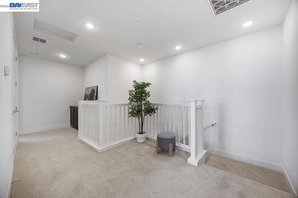 2729 5Th St Alameda, CA 94501