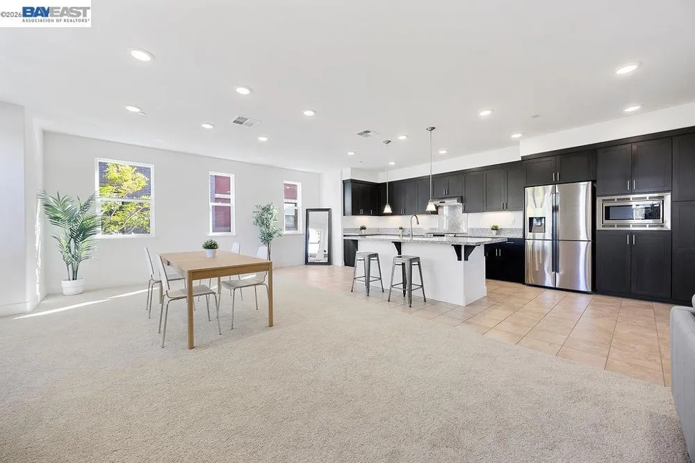 2729 5Th St Alameda, CA 94501