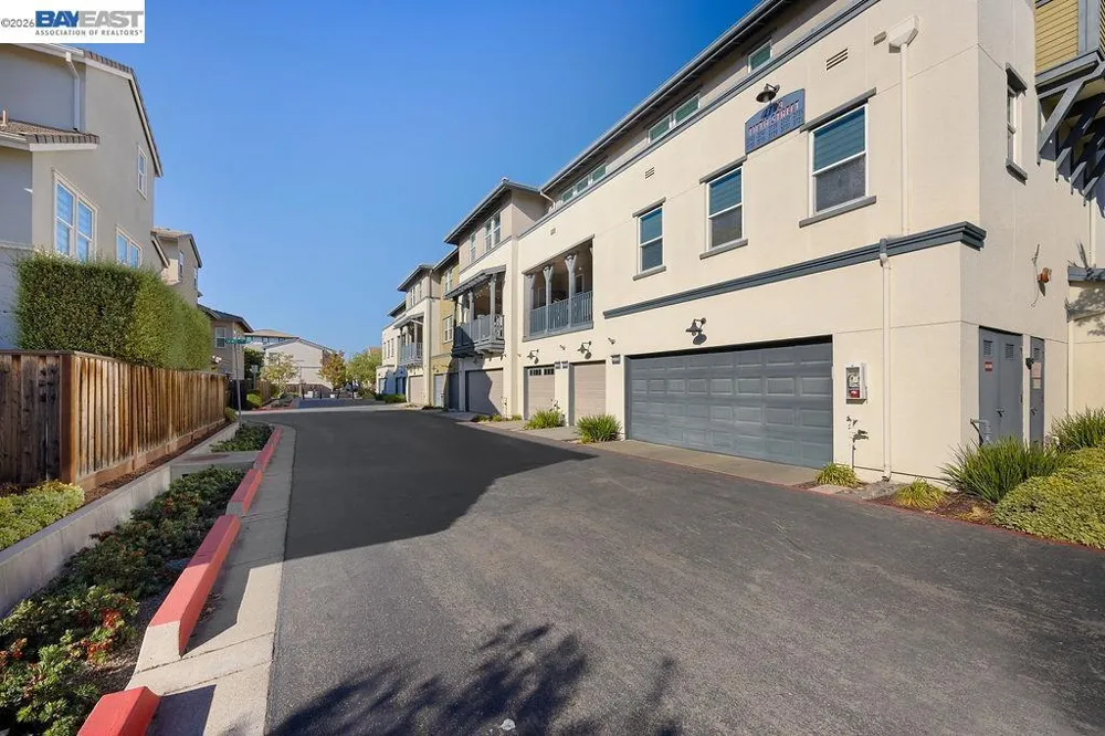 2729 5Th St Alameda, CA 94501