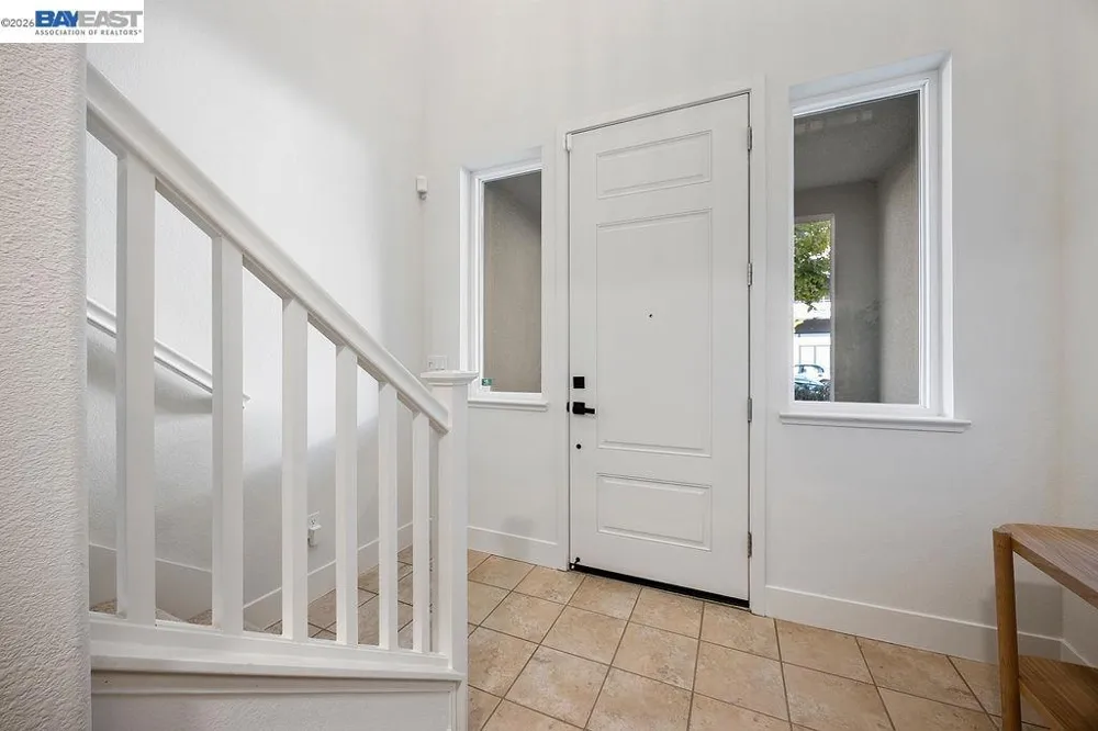 2729 5Th St Alameda, CA 94501