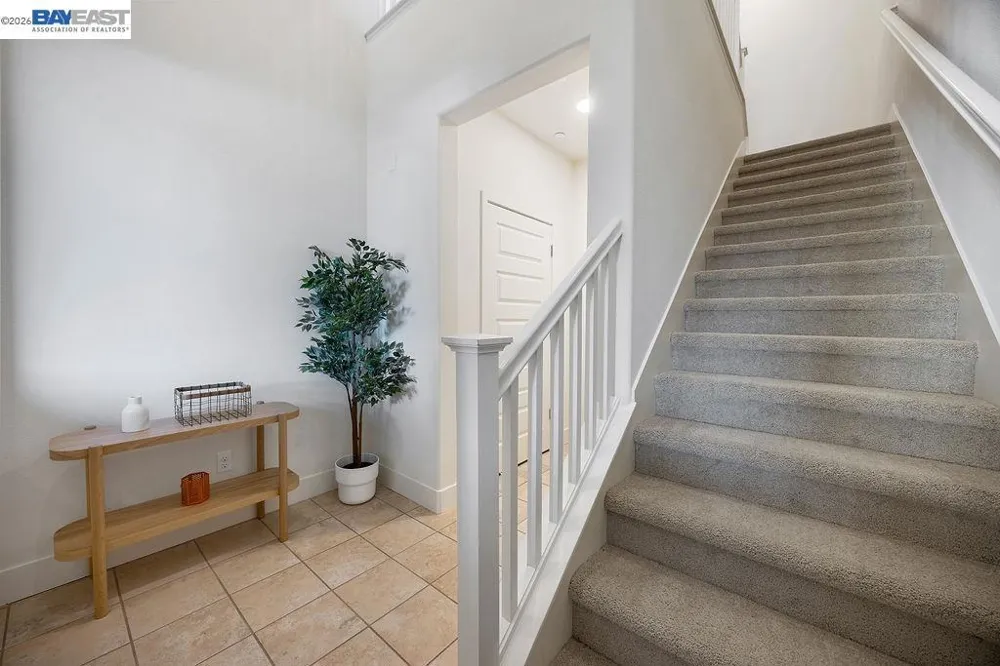 2729 5Th St Alameda, CA 94501