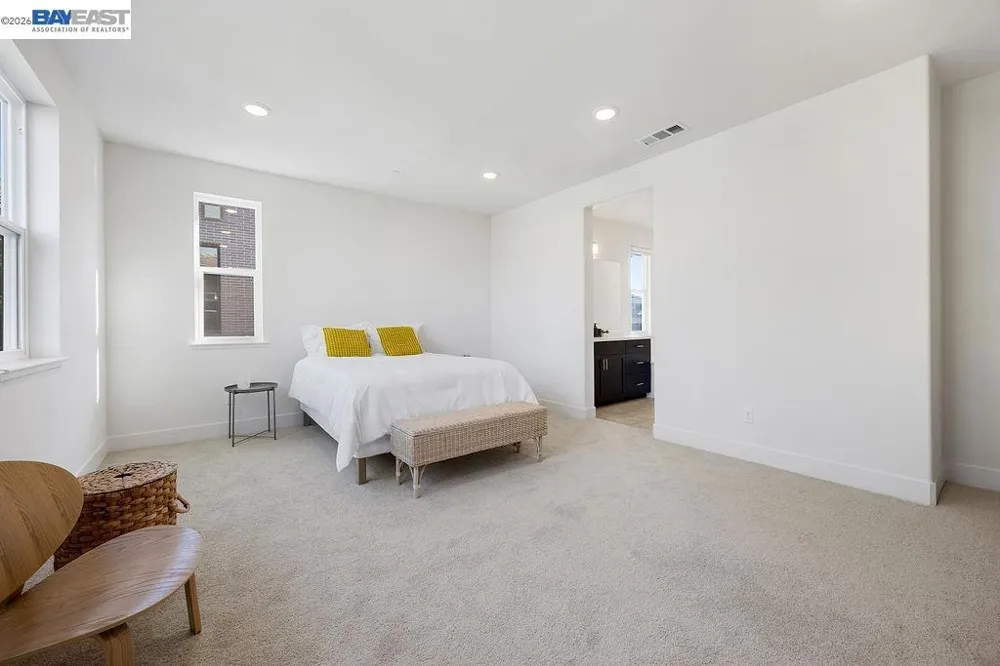 2729 5Th St Alameda, CA 94501
