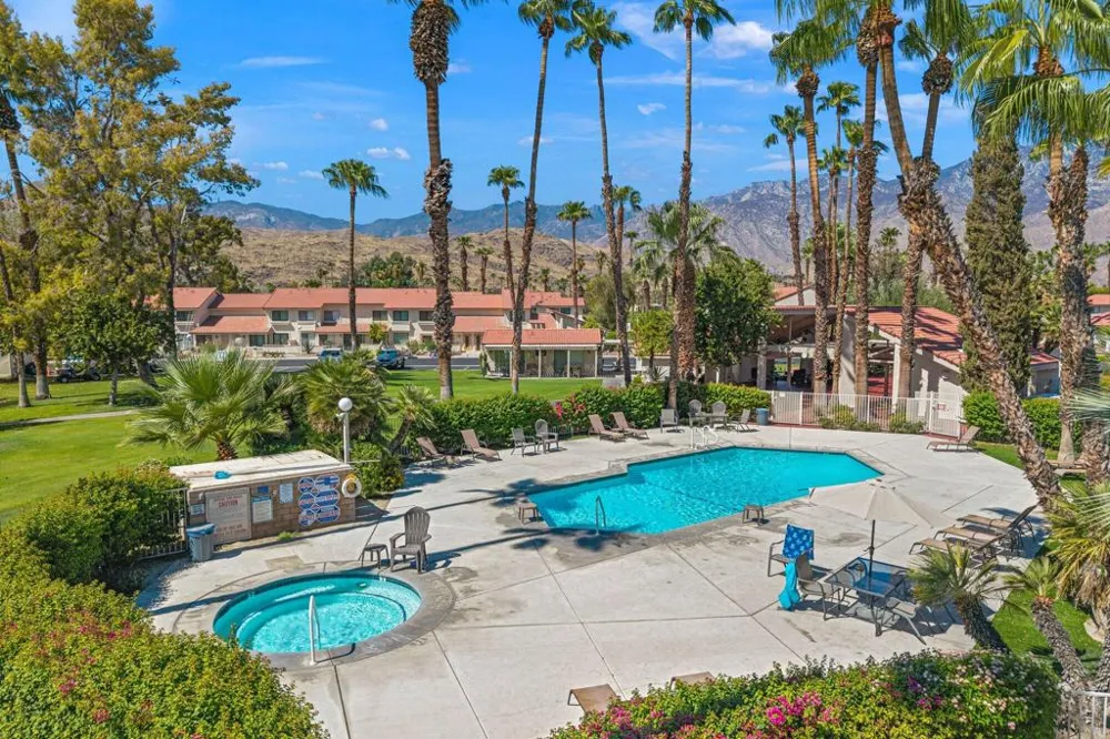 5951 Montecito Drive #5 Palm Springs, CA 92264