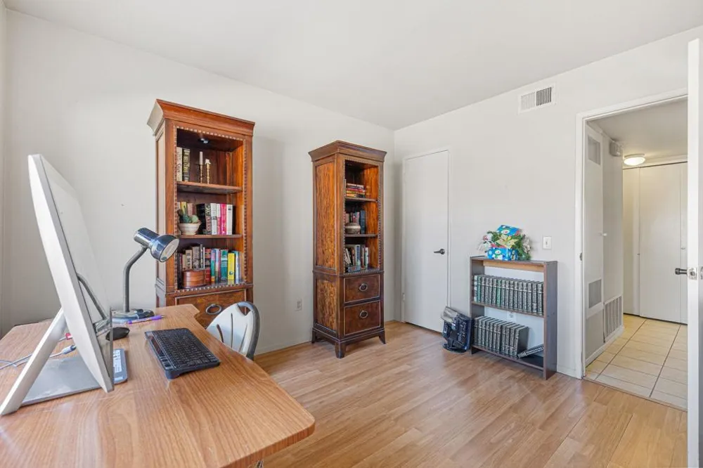5951 Montecito Drive #5 Palm Springs, CA 92264