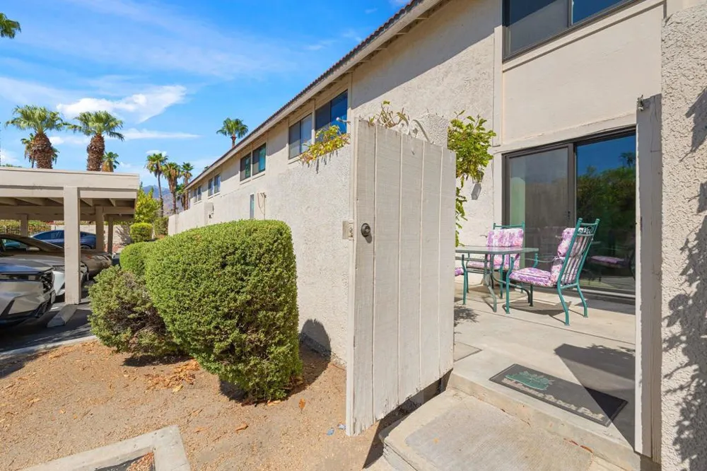 5951 Montecito Drive #5 Palm Springs, CA 92264