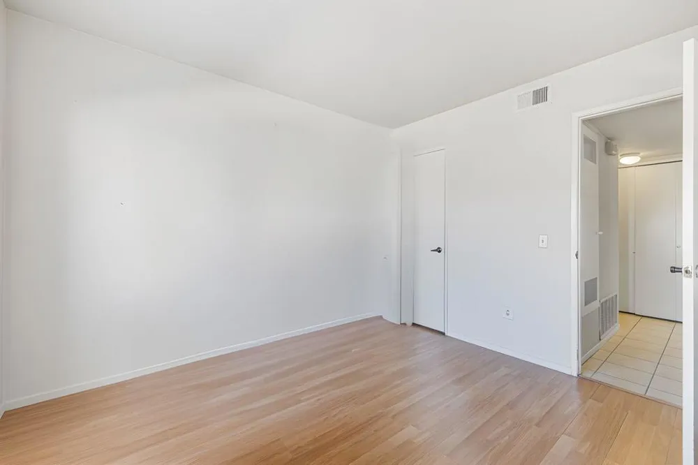 5951 Montecito Drive #5 Palm Springs, CA 92264
