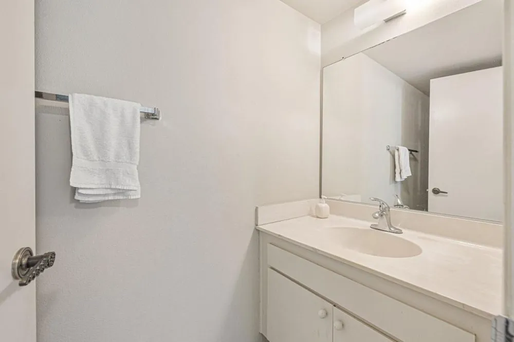 5951 Montecito Drive #5 Palm Springs, CA 92264