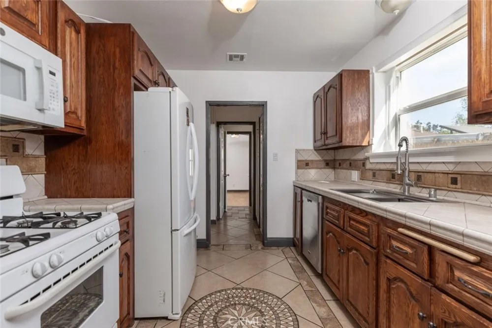 1967 8th Street San Fernando, CA 91340