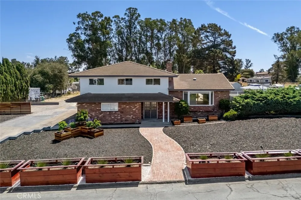1497 La Quinta Drive Nipomo, CA 93444