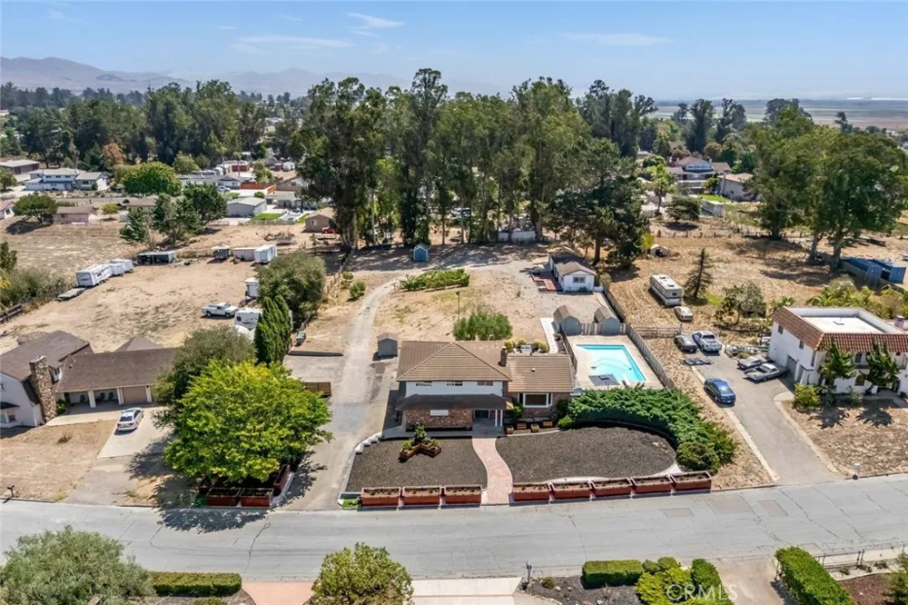 1497 La Quinta Drive Nipomo, CA 93444