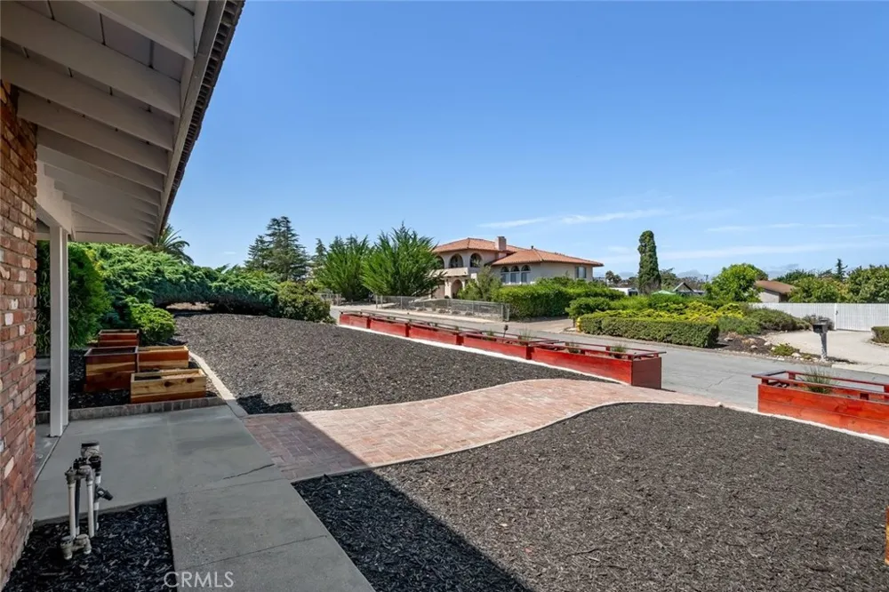 1497 La Quinta Drive Nipomo, CA 93444