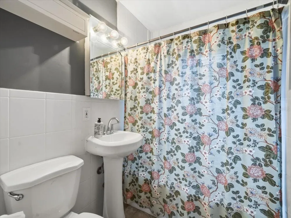 4641 25TH AVENUE St Petersburg, FL 33713