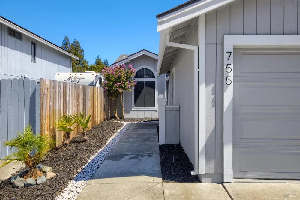 755 Oakvale Way Vacaville, CA 95687