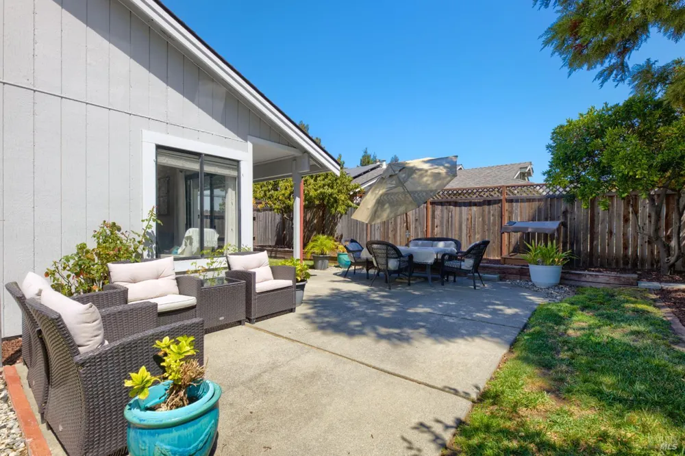 755 Oakvale Way Vacaville, CA 95687