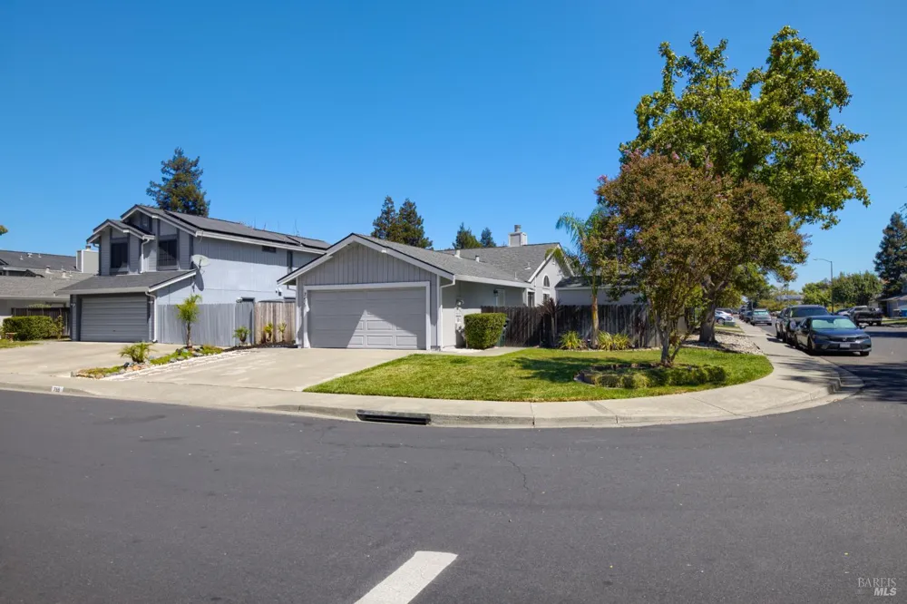 755 Oakvale Way Vacaville, CA 95687