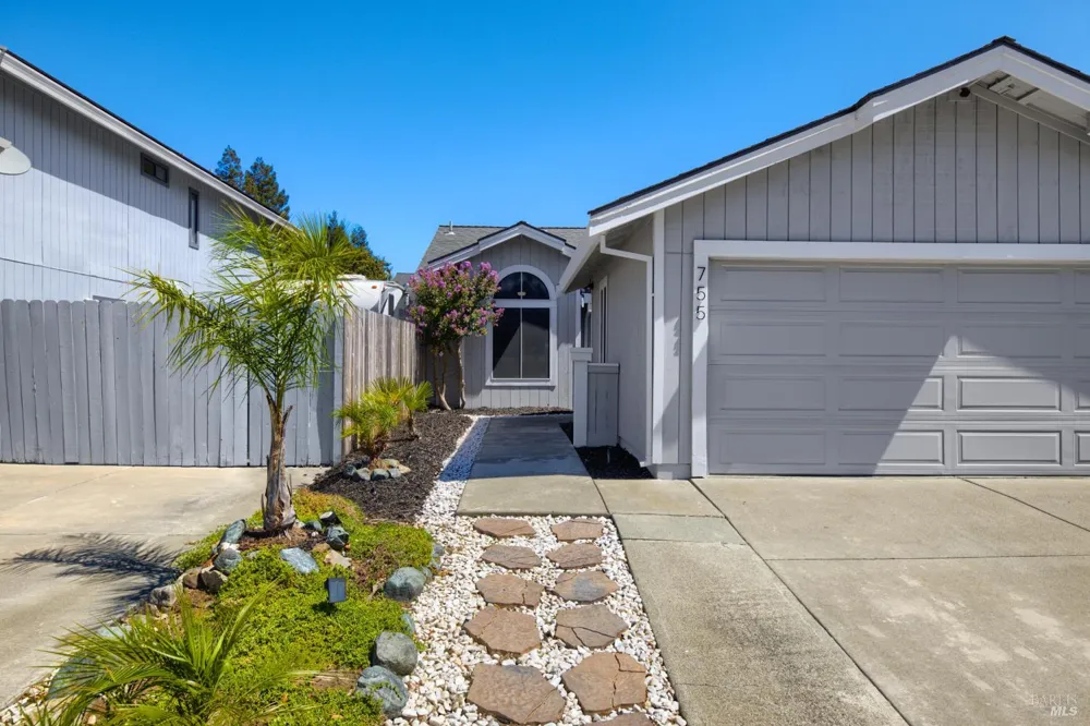 755 Oakvale Way Vacaville, CA 95687
