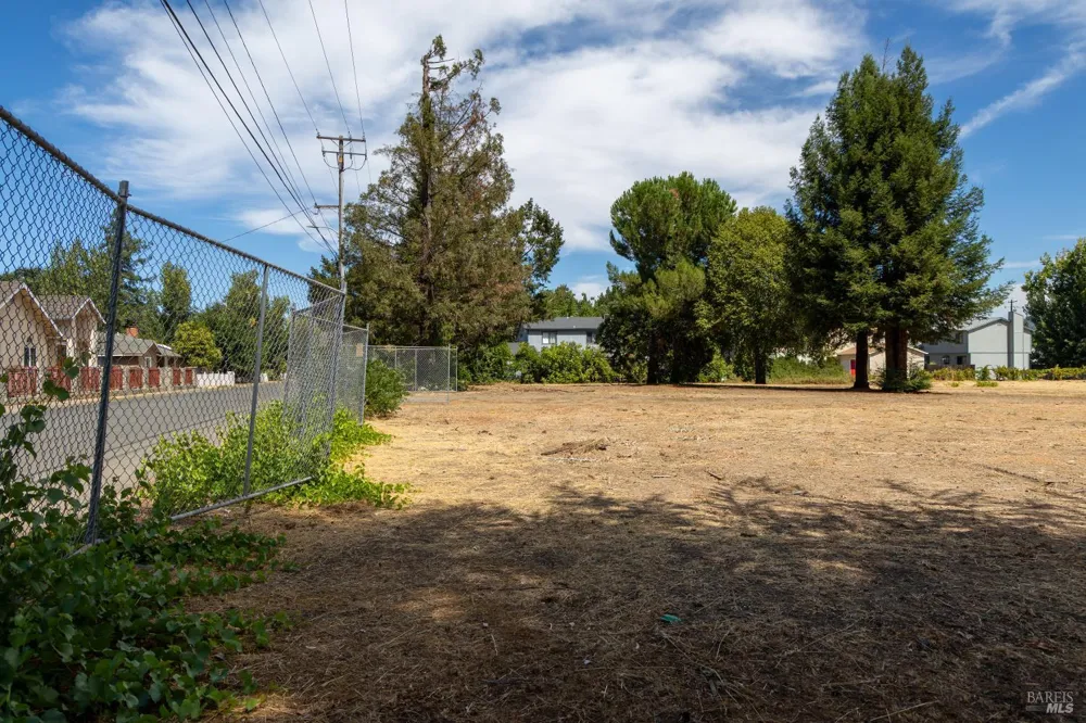 817 Waugh Lane Ukiah, CA 95482