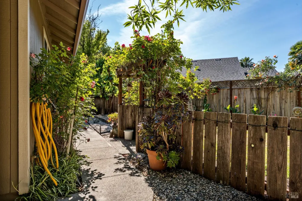 105 William Circle Cloverdale, CA 95425