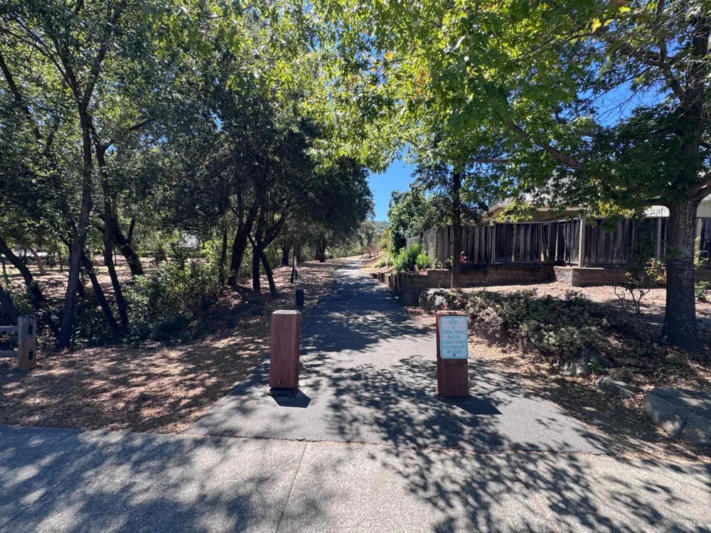 105 William Circle Cloverdale, CA 95425