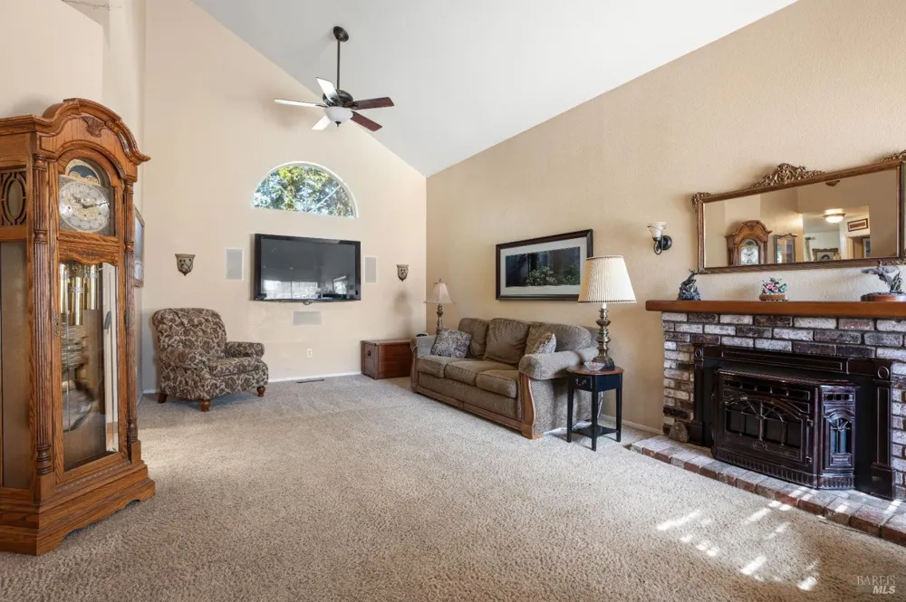105 William Circle Cloverdale, CA 95425