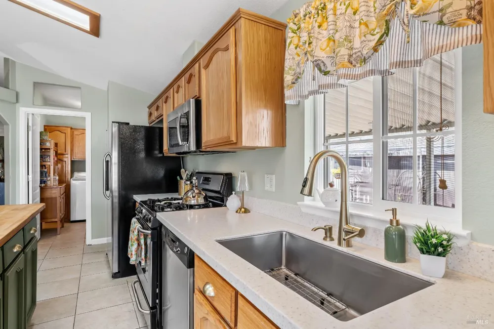 705 Sequoia Street Windsor, CA 95492