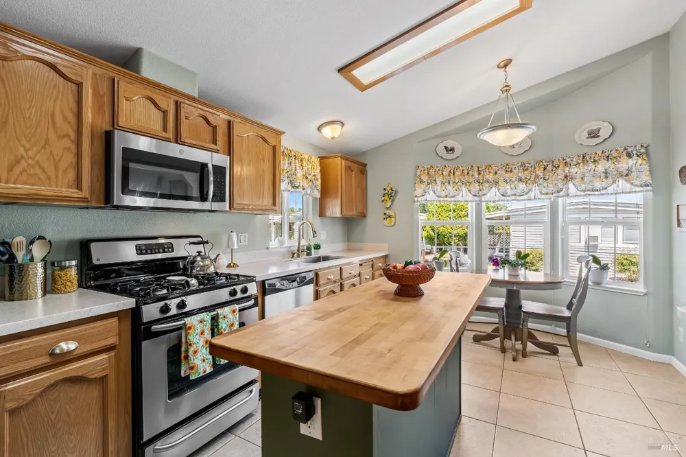 705 Sequoia Street Windsor, CA 95492