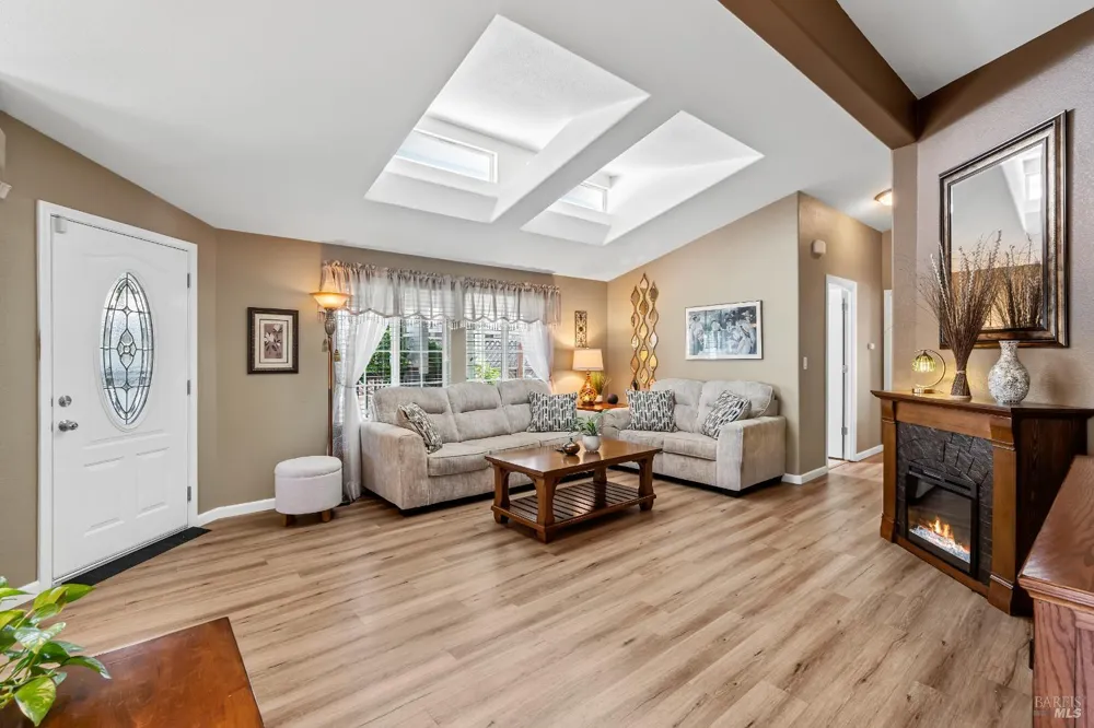 705 Sequoia Street Windsor, CA 95492