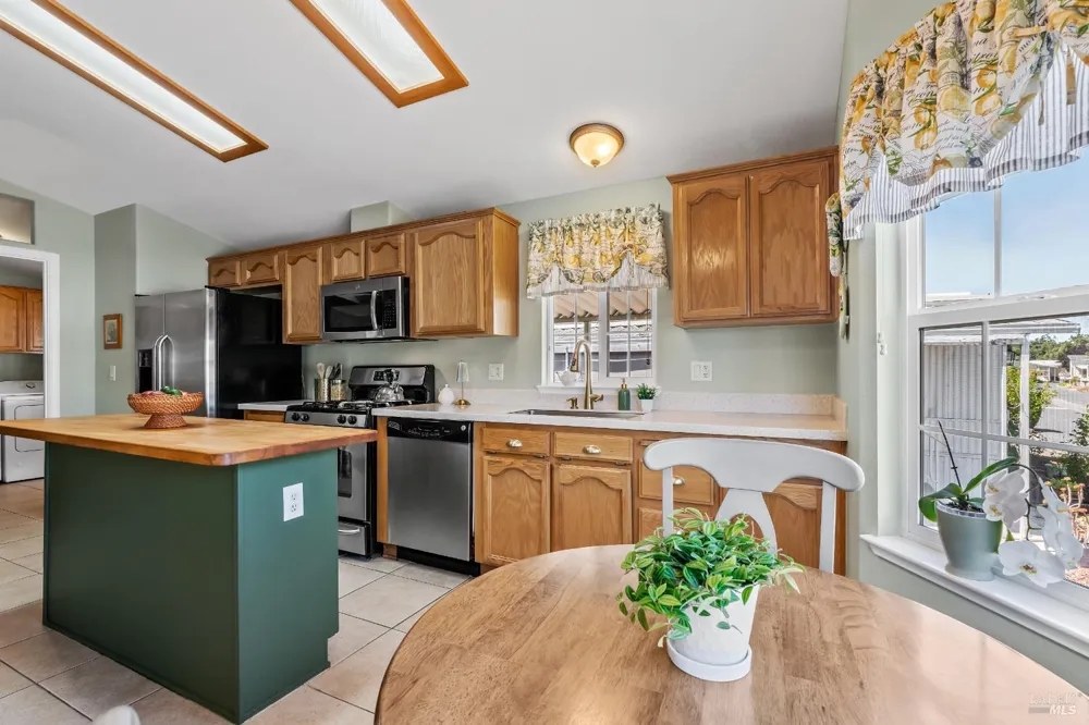 705 Sequoia Street Windsor, CA 95492