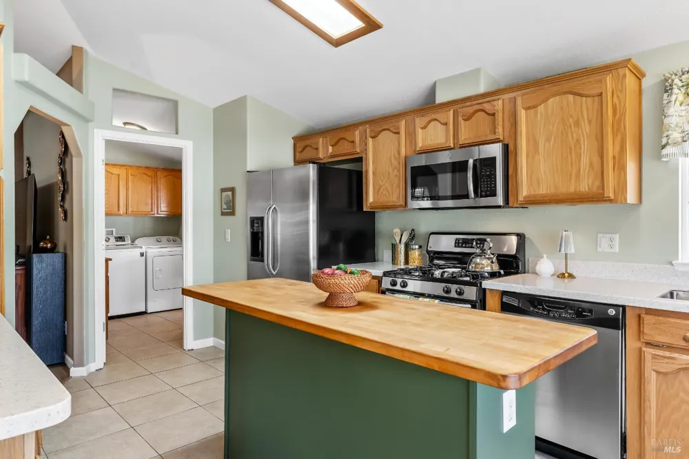 705 Sequoia Street Windsor, CA 95492
