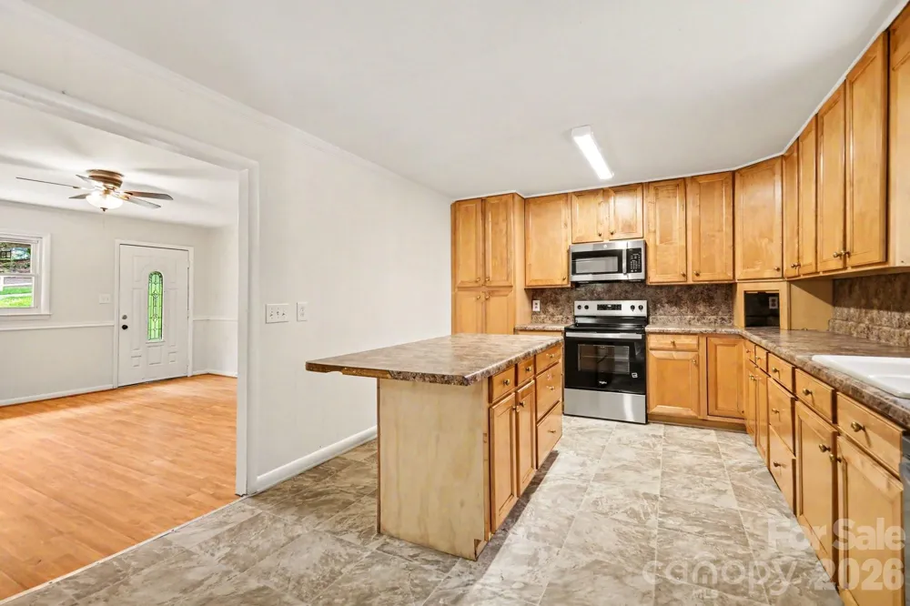 6338 Fairlane Street Hickory, NC 28602
