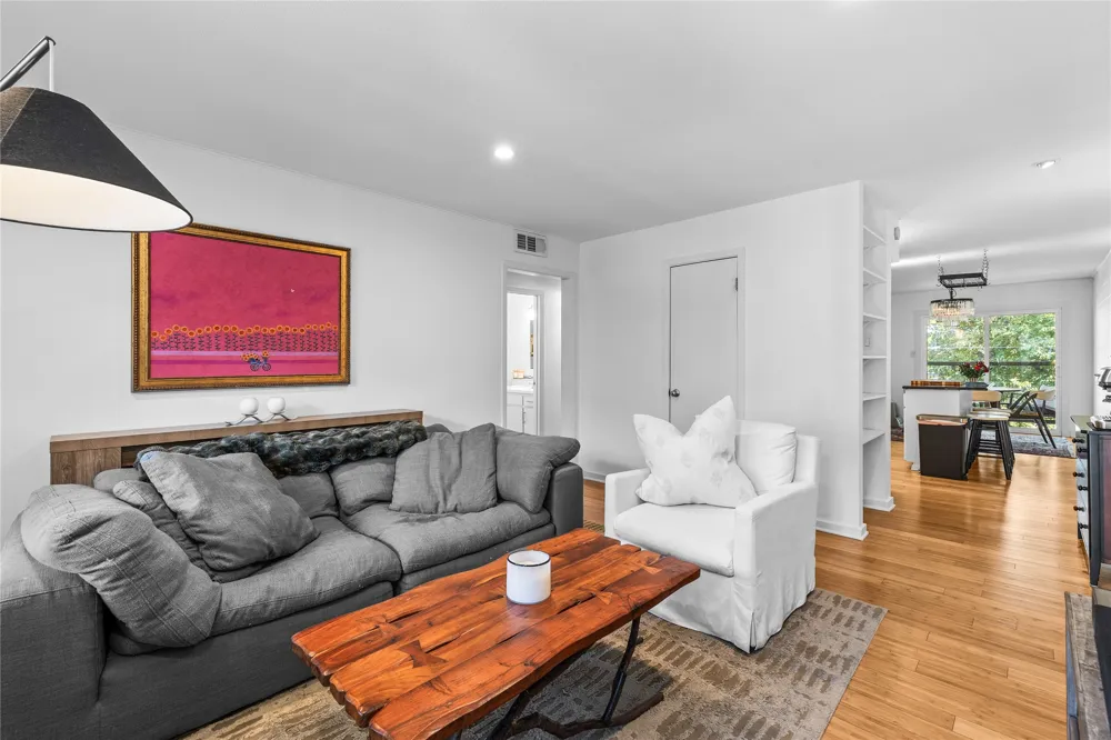 2303 East Side Drive #210 Austin, TX 78704