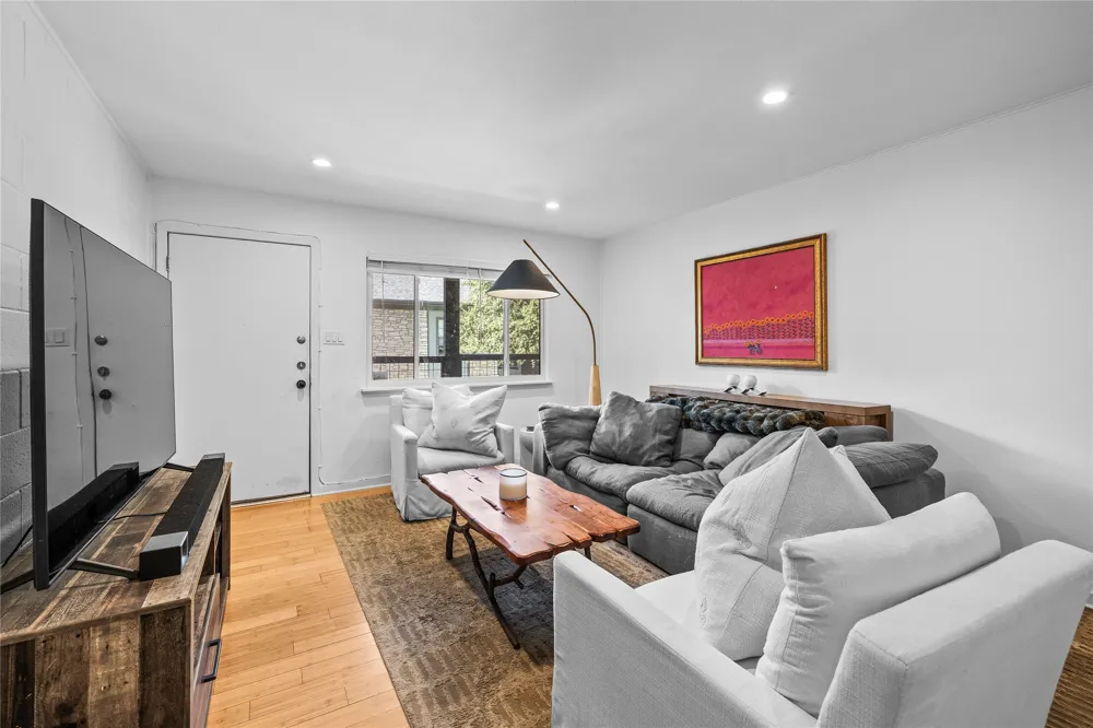 2303 East Side Drive #210 Austin, TX 78704