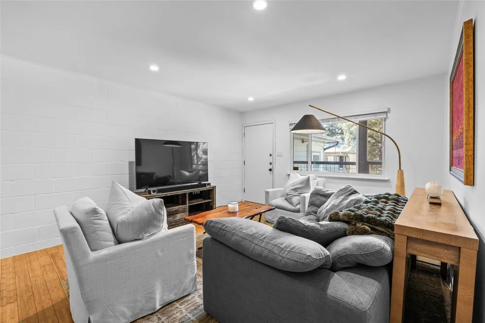 2303 East Side Drive #210 Austin, TX 78704