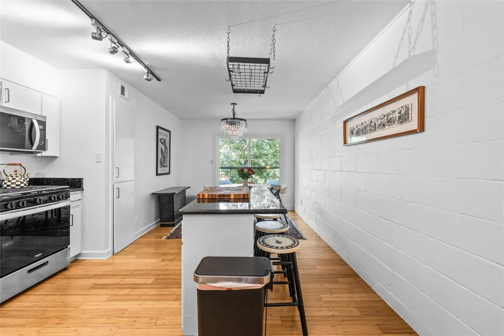 2303 East Side Drive #210 Austin, TX 78704