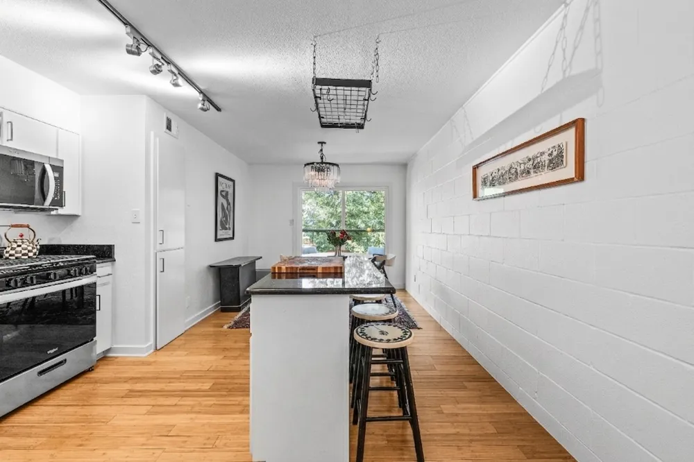 2303 East Side Drive #210 Austin, TX 78704