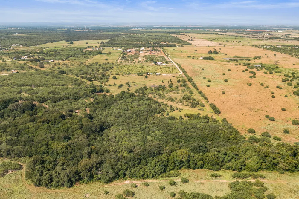625 Callihan Road Luling, TX 78648