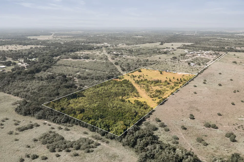 625 Callihan Road Luling, TX 78648