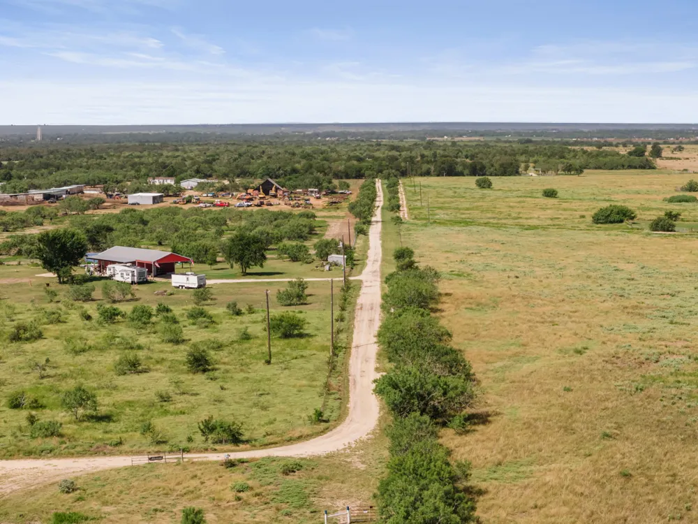 625 Callihan Road Luling, TX 78648