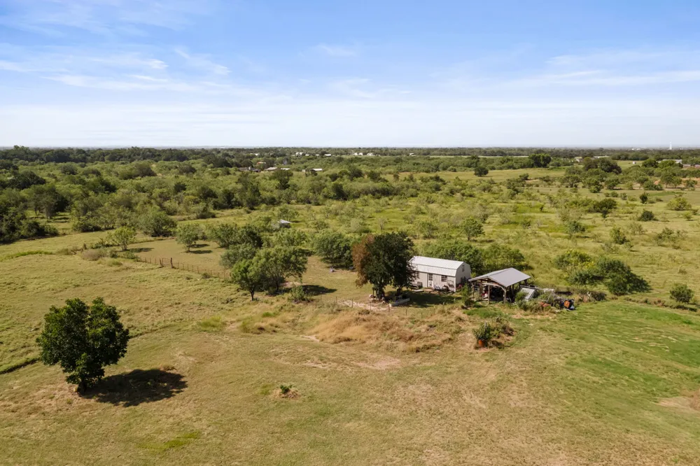 625 Callihan Road Luling, TX 78648