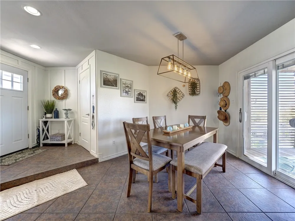 202 Causeway Street Portland, TX 78374