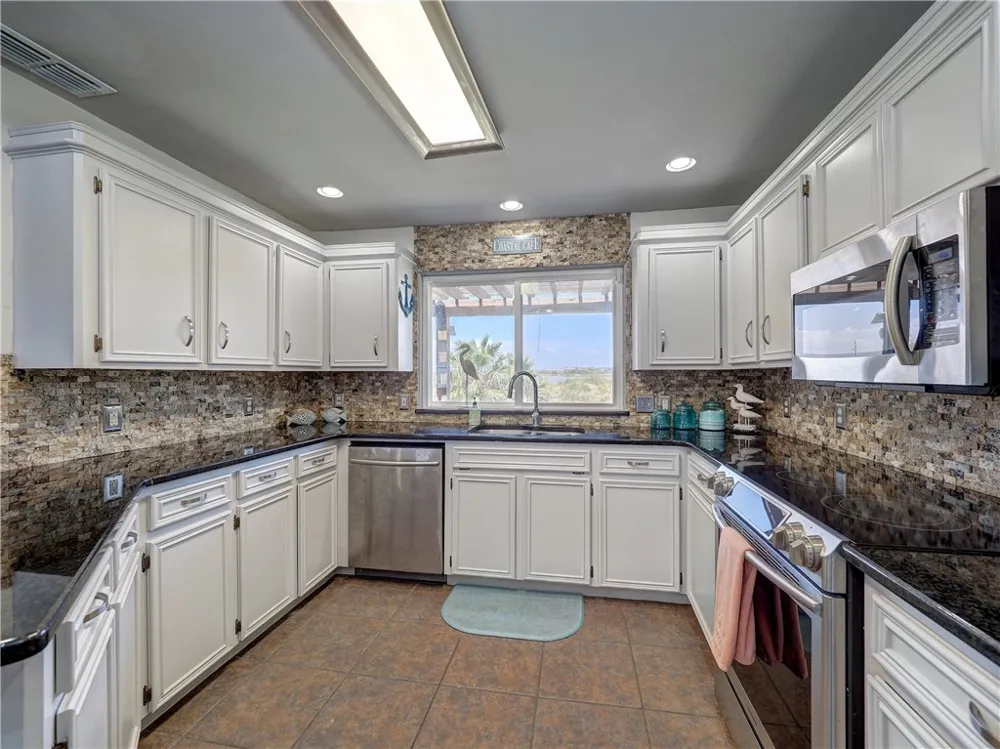 202 Causeway Street Portland, TX 78374